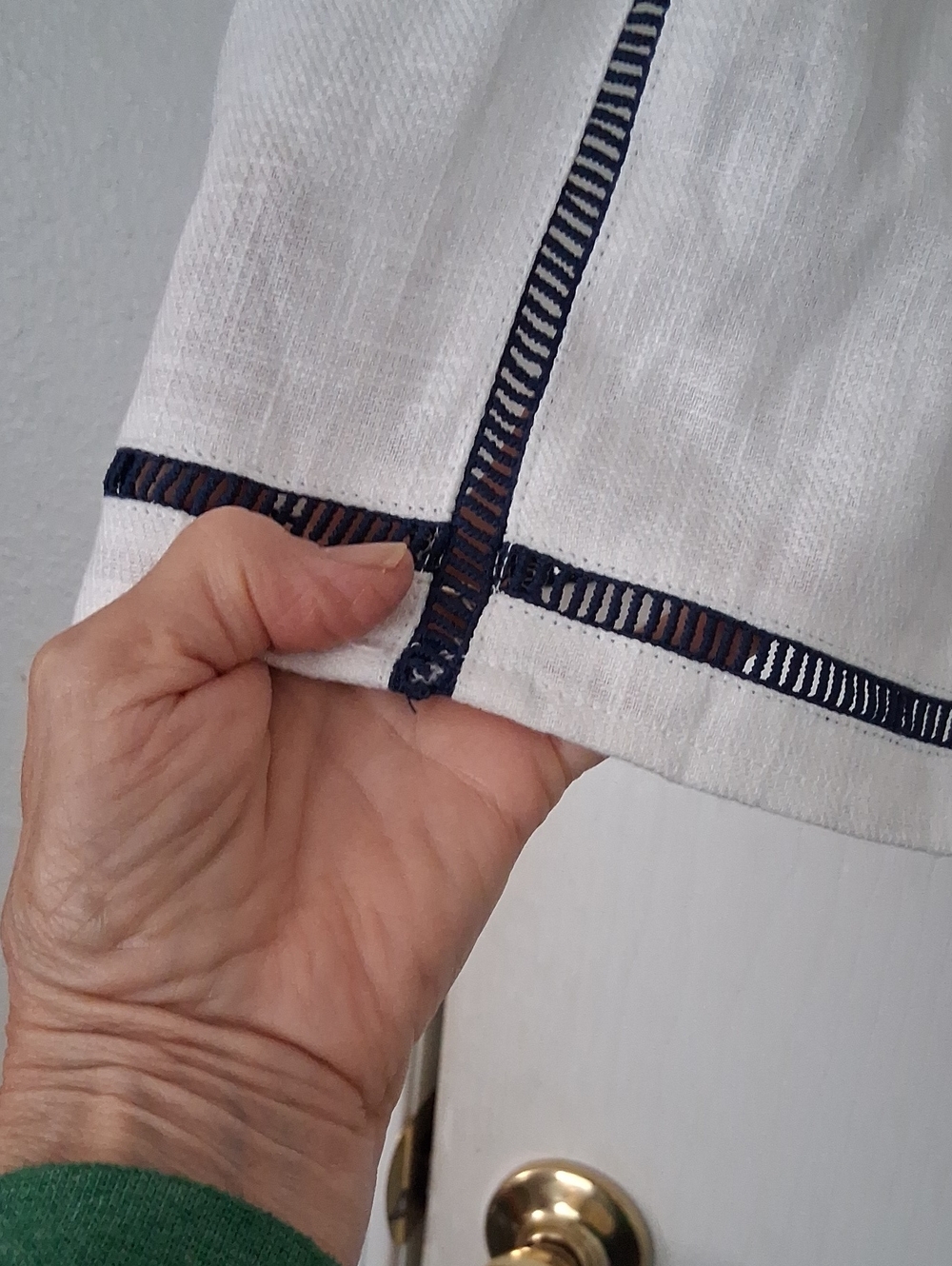 Avara Fate "Mildred" White V-neck Sleeveless Top with Navy Blue Embroidery Sz M - Picture 5 of 8